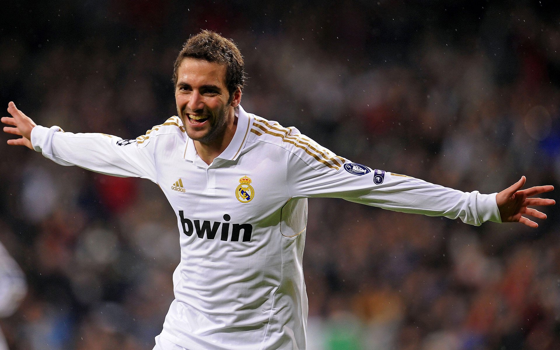 熊猫体育平台-地缘政治与绿茵传奇，当巴拉圭封锁几内亚，奥斯梅恩如何成为非洲足球的胜负手